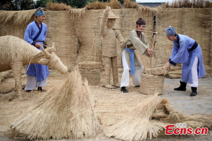 Un laberinto de paja en Changzhou ilustra sobre las tradiciones agrícolas chinas