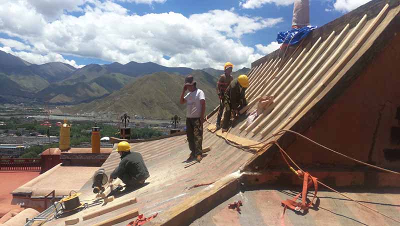 La restauración del Palacio Potala entra en su fase final. [Foto: Palden Nyima y Daqiong/Chinadaily. com. cn]