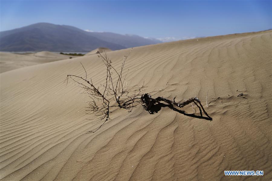 Paisaje del parque nacional del desierto en construcción en Tíbet de China