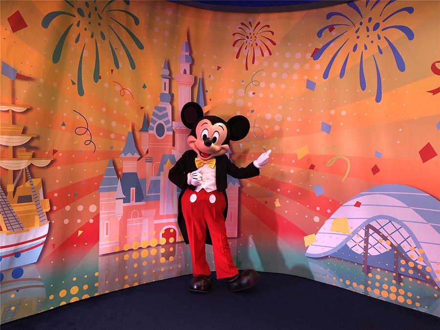 El complejo invita a los huéspedes a unirse a la celebración de cumplea?os de Mickey, que contará con eventos temáticos, divertidas oportunidades para tomar fotos, deliciosos dulces de cumplea?os, productos conmemorativos y mucho más. [Foto provista a chinadaily.com.cn]