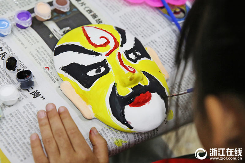 Hangzhou: siente el encanto de la cultura tradicional y la ense?anza de la ópera de Pekín llega a las escuelas