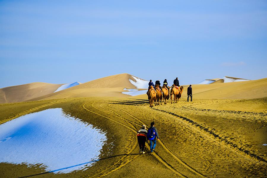 Después de la primera nevada, Dunhuang se convierte en la “tierra de las hadas”