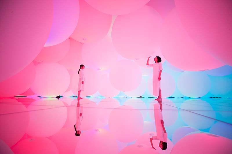 El arte moderno se asocia a la tecnología de punta en las obras de Teamlab