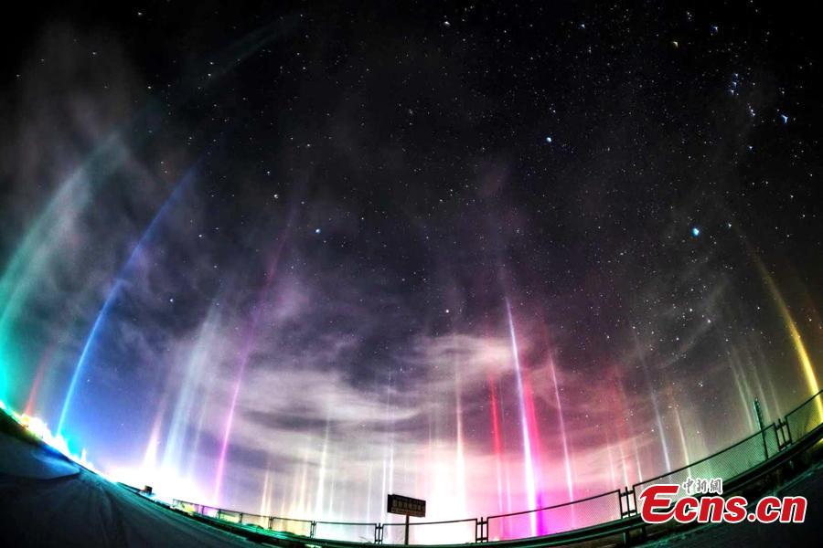 El frío extremo produce deslumbrantes columnas de luz en Qinghai