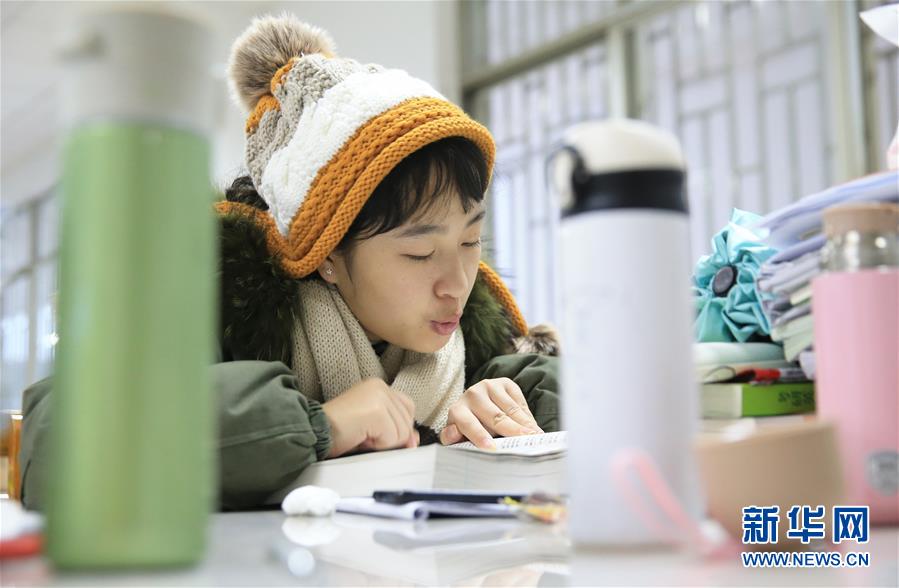 Los estudiantes se preparan para el examen de ingreso a posgrado