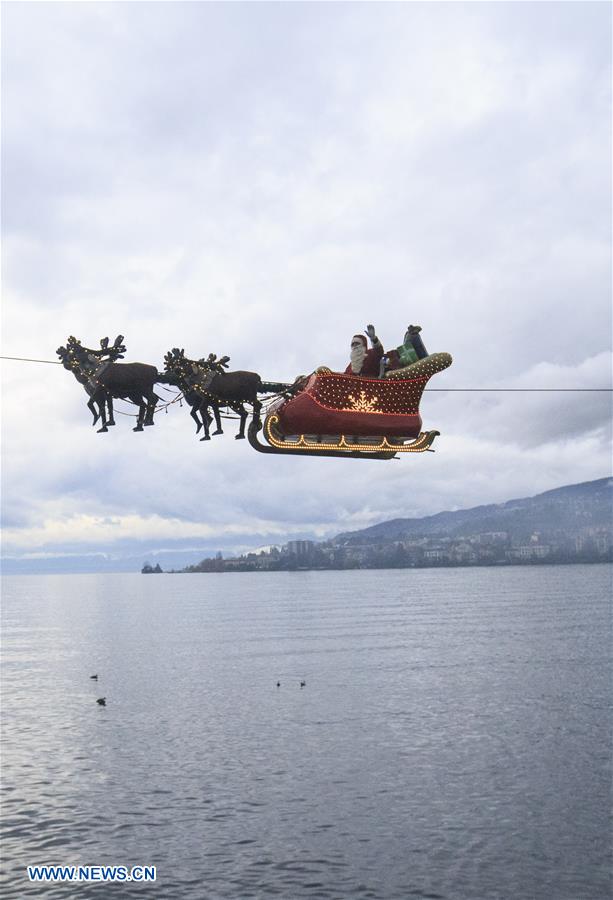 Un Papa Noel “volador” anima el mercado navide?o suizo