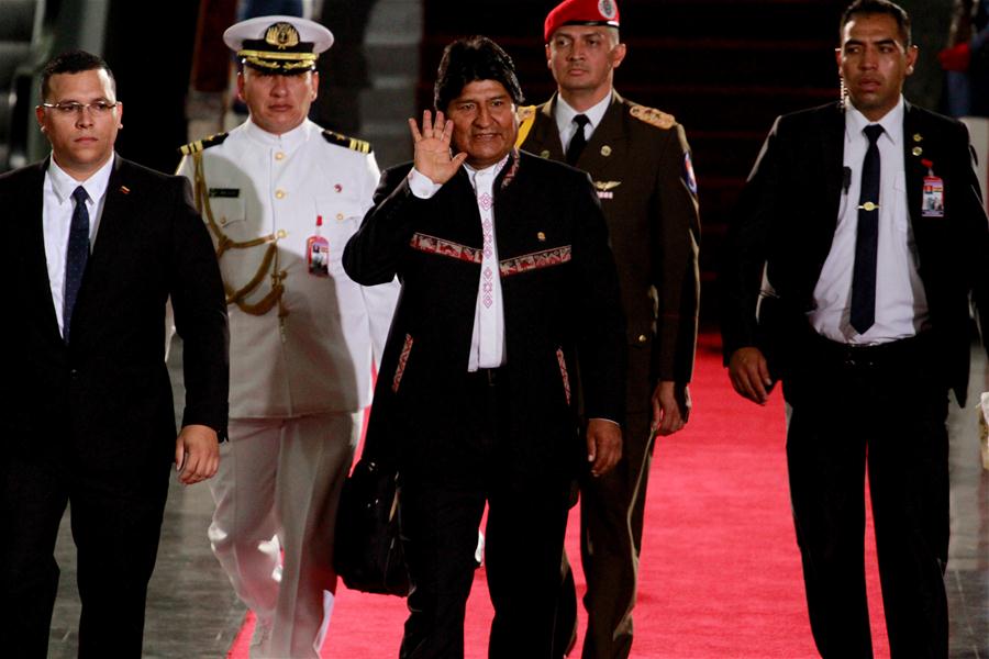 El presidente de Bolivia, Evo Morales (c-frente), asiste a la ceremonia de juramentación de Nicolás Maduro como presidente de Venezuela en la sede del Tribunal Supremo de Justicia (TSJ), en Caracas, Venezuela, el 10 de enero de 2019. El presidente venezolano, Nicolás Maduro, prestó juramento el jueves para un nuevo mandato para el período 2019-2025 ante el TSJ. (Xinhua/Andrea Romero)