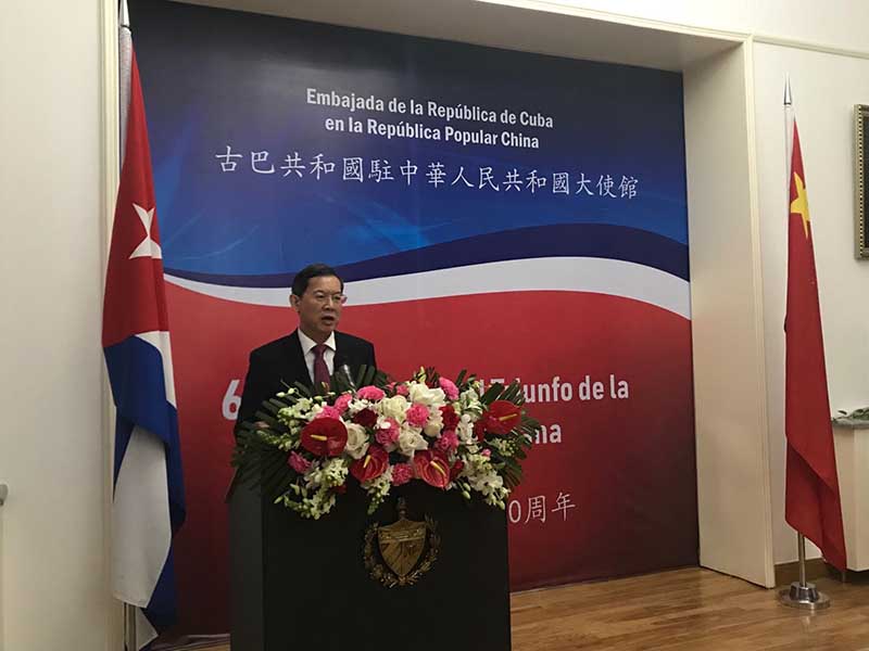 Hao Mingjin, vicepresidente del Comité Permanente de la Asamblea Popular Nacional de China, dio un discurso en la recepción. (Foto: Pueblo en Línea / Wu Sixuan)