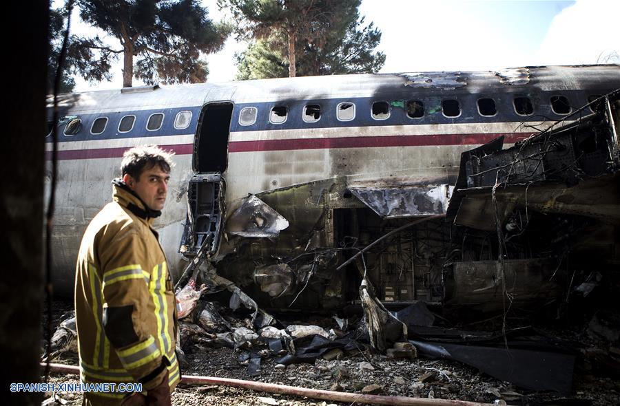 15 muertos tras estrellamiento de avión en norte de Irán