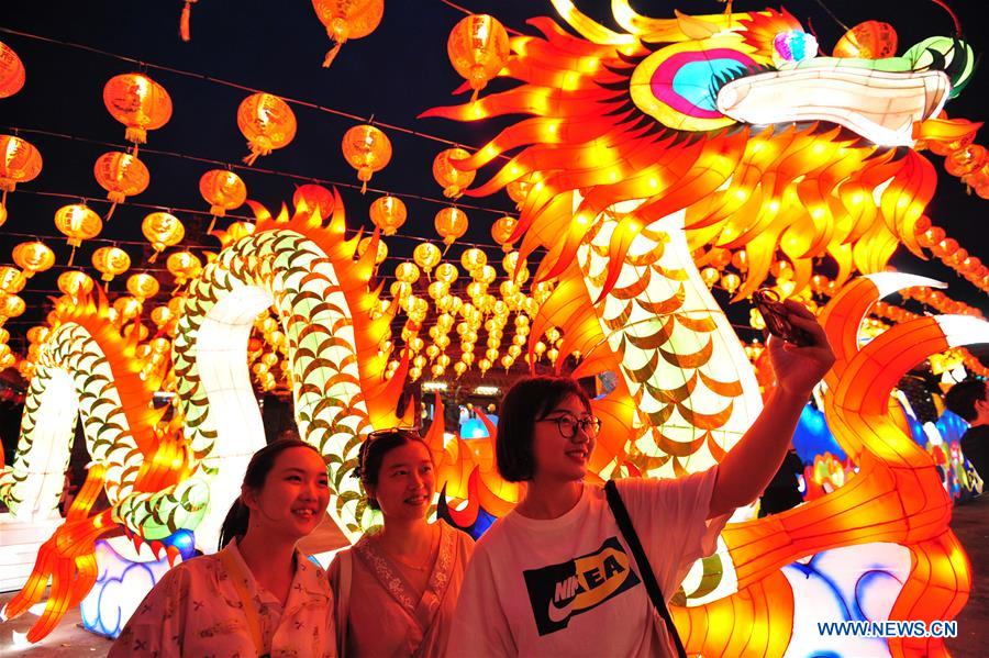 Bangkok se ilumina para celebrar el a?o nuevo lunar chino