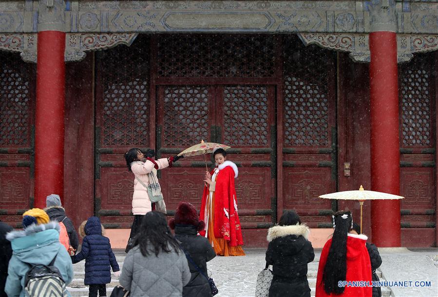 Paisaje nevado en el Museo del Palacio en Beijing