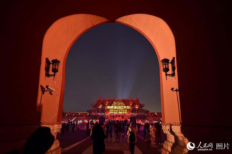 Iluminan por primera vez en 94 a?os el Museo del Palacio para celebrar el Festival de las Linternas