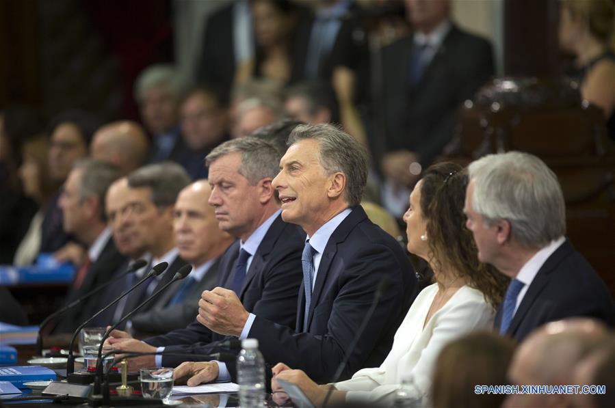 El presidente de Argentina, Mauricio Macri (3-d), pronuncia un discurso durante la asamblea de inauguración del 137 período de sesiones ordinarias del Congreso Nacional, en la ciudad de Buenos Aires, capital de Argentina, el 1 de marzo de 2019. (Xinhua/Martín Zabala)