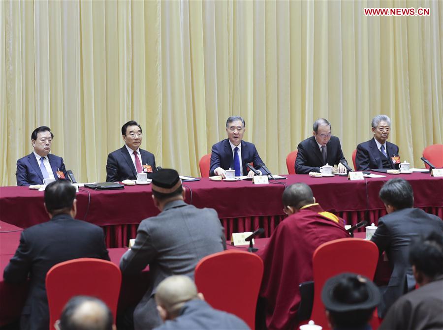 Líderes chinos participan en deliberaciones de panel con asesores políticos