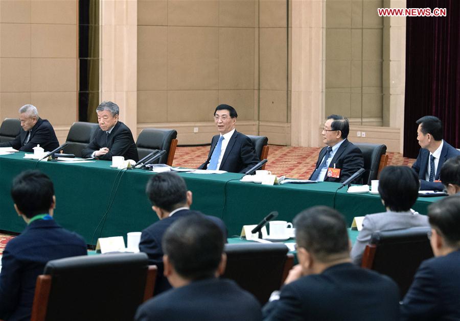 Líderes chinos participan en deliberaciones de panel con asesores políticos