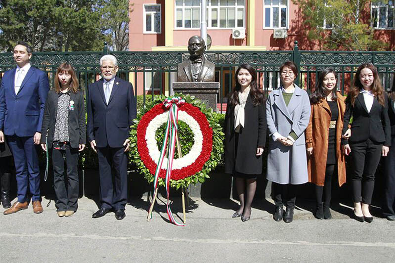 Con motivo del aniversario 213 del natalicio de Benito Juárez, ciudadanos chinos y mexicanos recordaron su noble legado y su lucha contra la discriminación. Beijing, 21 de marzo del 2019. (Foto: YAC)