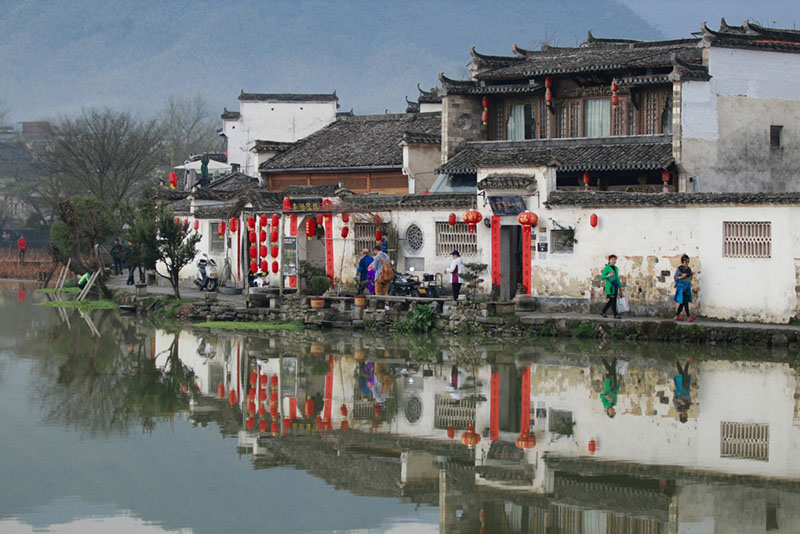 Hongcun, en Huangshan, provincia de Anhui, es un sitio muy famoso debido a su impecable arquitectura tradicional. Además, este pueblo es Patrimonio de la Humanidad UNESCO. Anhui , 20 de marzo del 2019. [Foto: Zhu Lixin/ Chinadaily.com.cn] 