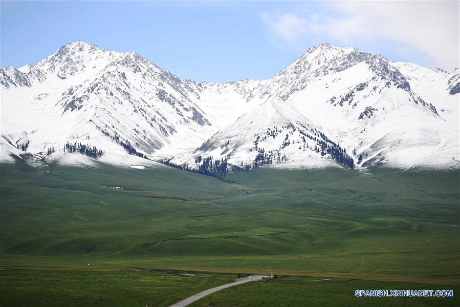 Vista del paisaje del punto escénico de la pradera de Narat