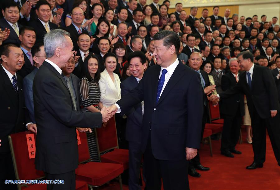 Xi se reúne con representantes de chinos de ultramar