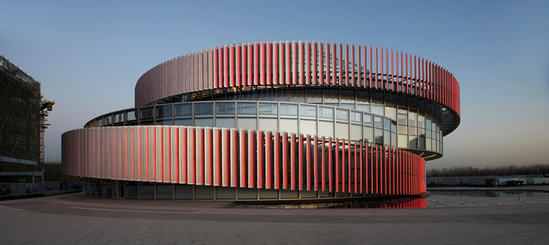 El Centro de Exposiciones Zhengzhou Linkong Biopharmaceutical Parkin en la Zona Económica del Aeropuerto de Zhengzhou, provincia de Henan, obtuvo el premio de plata en el Premio de Dise?o 2018-2019 de Milán, Italia. [Foto: proporcionada a chinadaily.com.cn]