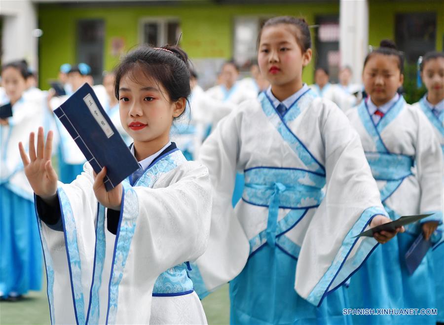 Celebran Festival del Bote del Dragón en China