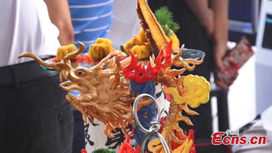 Gansu muestra platos característicos en una feria