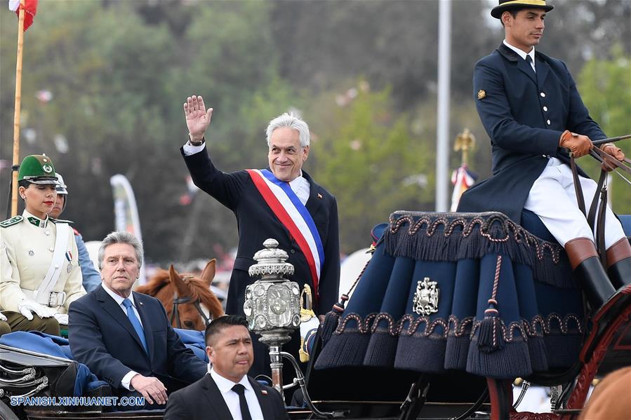 Policía de Investigaciones y contingente femenino destacan en parada militar de Chile