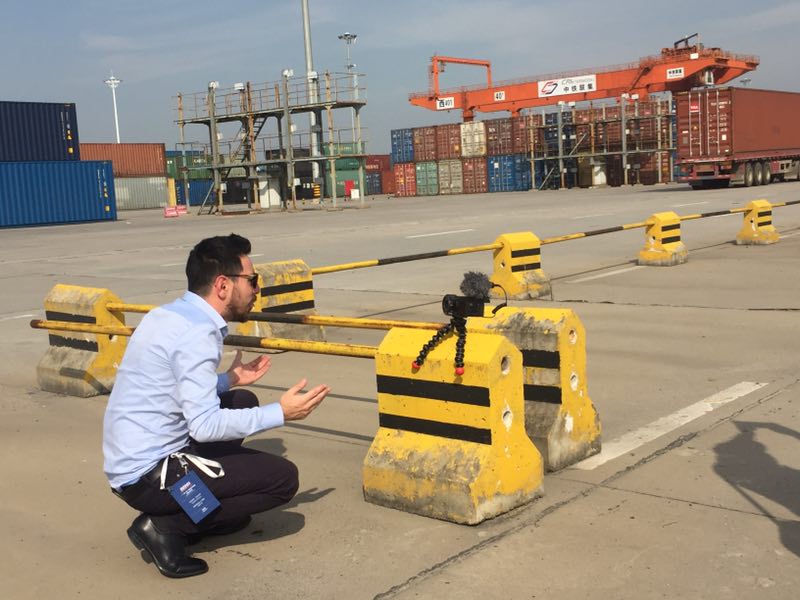 Como parte del primer seminario internacional de la Alianza de Medios de Comunicación de La Franja y La Ruta, periodistas iberoamericanos recorren centros tecnológicos y logísticos de Xi'an, Shaanxi, 23 de septiembre del 2019. (Foto: YAC)