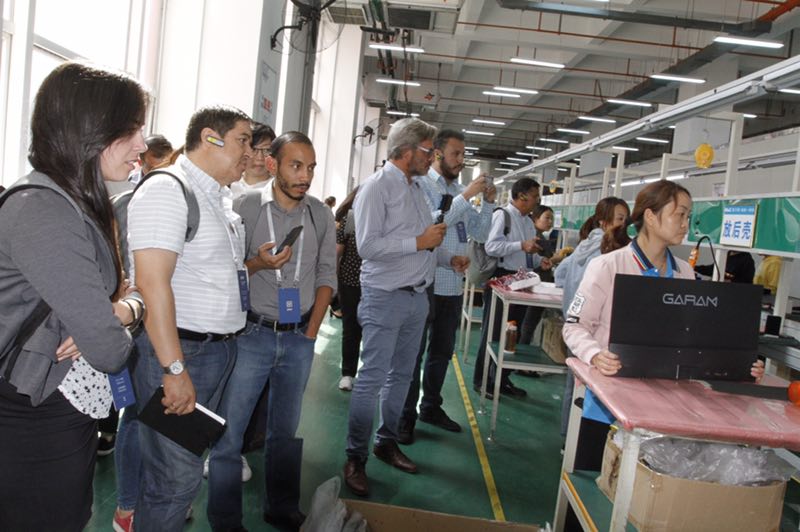 Como parte del primer seminario internacional de la Alianza de Medios de Comunicación de La Franja y La Ruta, periodistas iberoamericanos recorren centros tecnológicos y logísticos de Xi'an, Shaanxi, 23 de septiembre del 2019. (Foto: YAC)