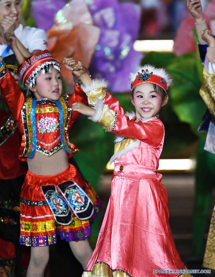 (Día Nacional) Comienza gala nocturna por Día Nacional de China