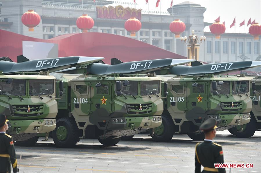 (Día Nacional) China muestra misiles convencionales Dongfeng-17 en desfile militar