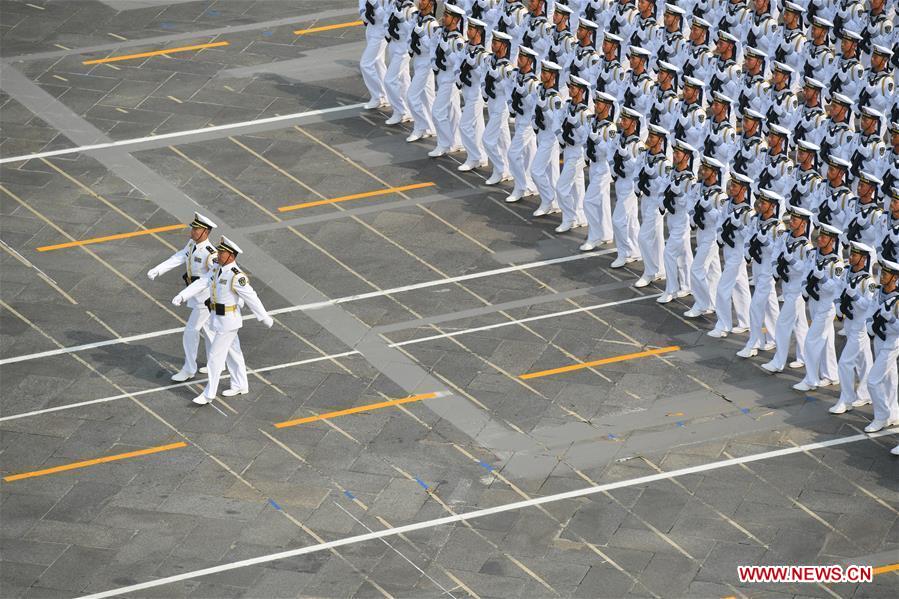 (Día Nacional) Fuerzas navales del EPL impresionan a la audiencia en desfile del Día Nacional