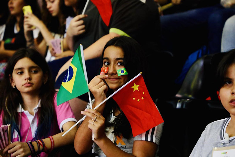 Audiencia de gente joven en "Perseguir un sue?o: Feria de Fútbol Brasil-China" en Río de Janeiro, Brasil. Por Zhu Dongjun, Diario del Pueblo.