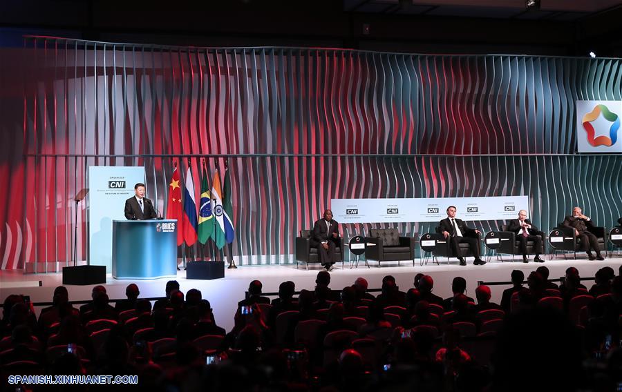 El presidente chino, Xi Jinping, habla en la ceremonia de clausura del foro empresarial del BRICS en Brasilia, Brasil, el 13 de noviembre de 2019. El presidente brasile?o Jair Bolsonaro, el presidente ruso Vladimir Putin, el primer ministro indio Narendra Modi, y el presidente sudafricano Cyril Ramaphosa, asistieron a la ceremonia de clausura. (Xinhua/Lan Hongguang)