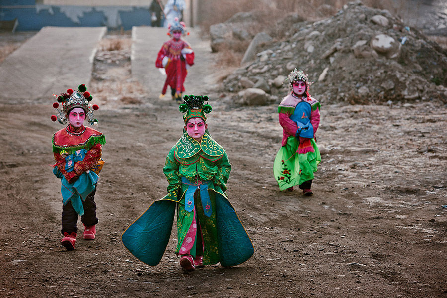 Para los ni?os, Shehuo está lleno de alegría y emoción y sigue siendo parte de sus hermosos recuerdos. [Foto: Wu Xiaopeng/cpanet.org.cn]