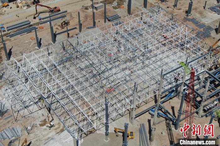 Ya se ha alzado el soporte del techo de algunos talleres del proyecto de la segunda fase. Foto de Zhang Hengwei.