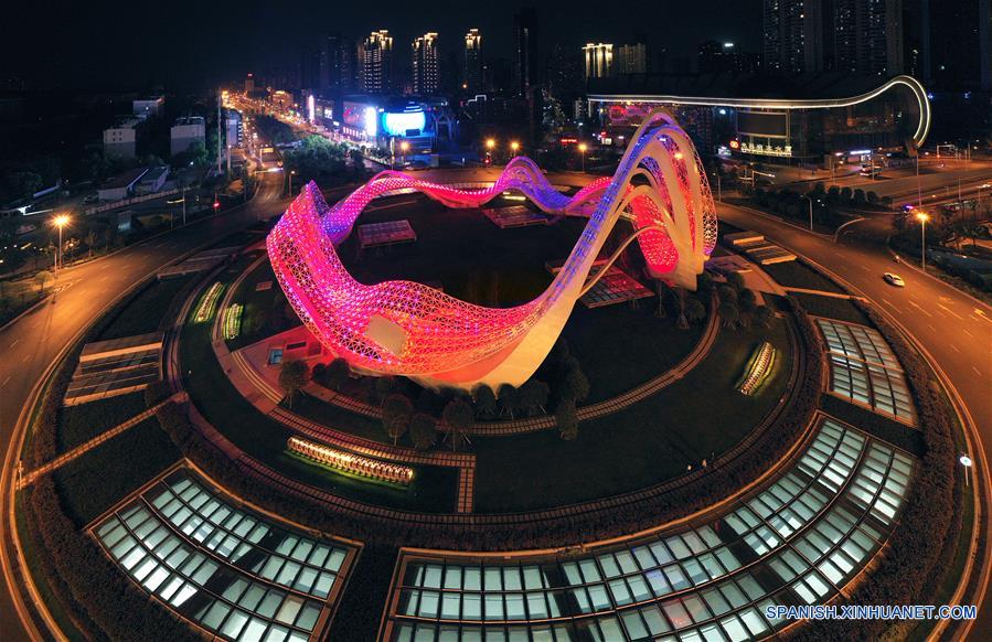 Vista nocturna de Wuhan