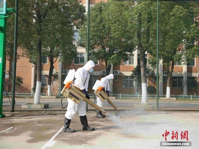 Hubei lleva a cabo la desinfección de los campus antes de la reanudación de las clases