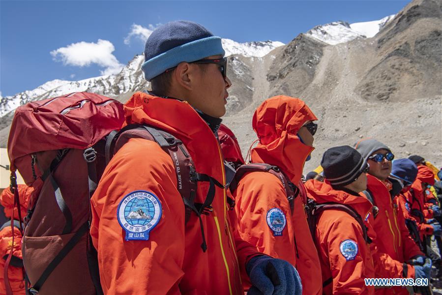 Topógrafos chinos volverán a medir la altura del Monte Qomolangma