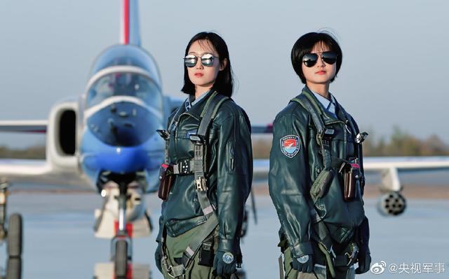 Un grupo de mujeres cadetes de vuelo de las Fuerzas Aéreas ha completado evaluación de vuelo en solitario