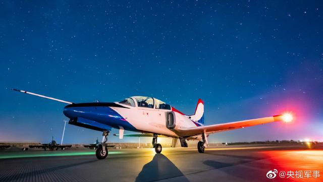 Un grupo de mujeres cadetes de vuelo de las Fuerzas Aéreas ha completado evaluación de vuelo en solitario