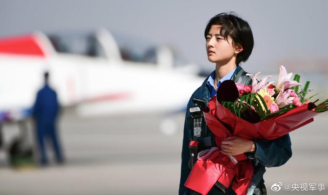 Un grupo de mujeres cadetes de vuelo de las Fuerzas Aéreas ha completado evaluación de vuelo en solitario