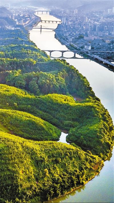 La ciudad de Sanming está rodeada de monta?as y ríos, bosques y urbanización. En los últimos a?os, las autoridades locales han activado un programa de protección del medio ambiente. (Foto: Chen Lin)