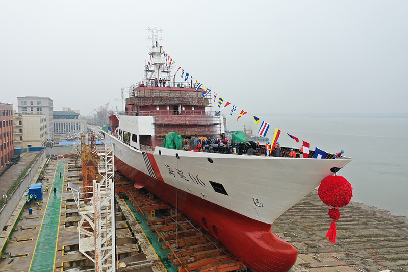 China bota un barco de patrulla marina en un astillero de Wuhan