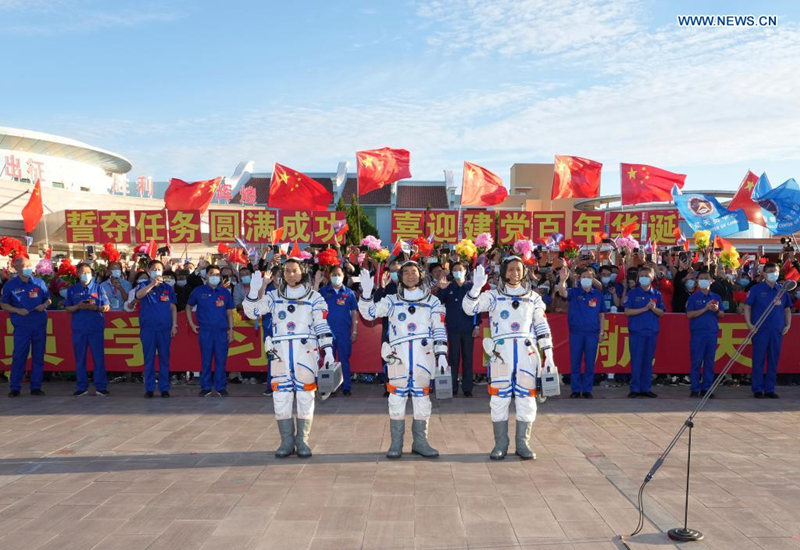 Realizan ceremonia de despedida para astronautas chinos de misión Shenzhou-12