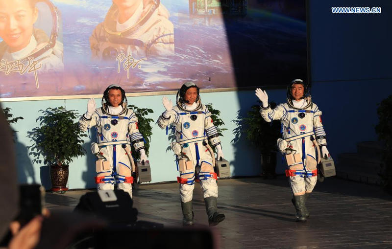 Realizan ceremonia de despedida para astronautas chinos de misión Shenzhou-12