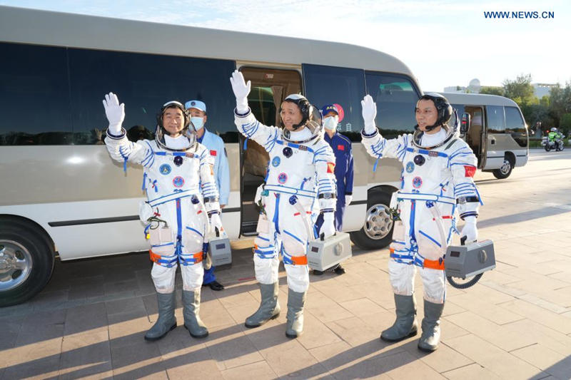 Realizan ceremonia de despedida para astronautas chinos de misión Shenzhou-12