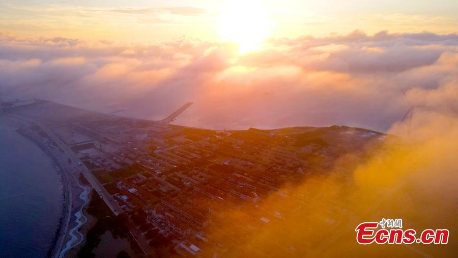 Niebla de advección cubre la isla Dongchu