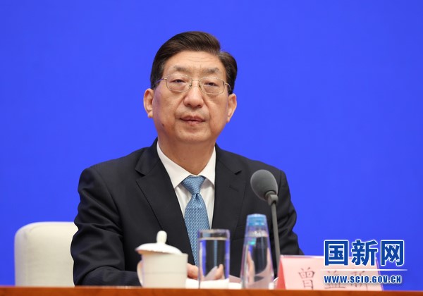 Zeng Yixin, subdirector de la Comisión Nacional de Salud de China, responde preguntas durante la conferencia de prensa organizada por la Oficina de Información del Consejo de Estado sobre el trabajo de rastreo del origen del nuevo coronavirus, Beijing, 22 de julio del 2021. (Foto: Xu Xiang/ www.scio.gov.cn)