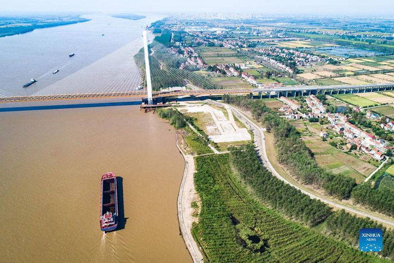 Abren al tráfico dos nuevos puentes sobre el río Yangtze 